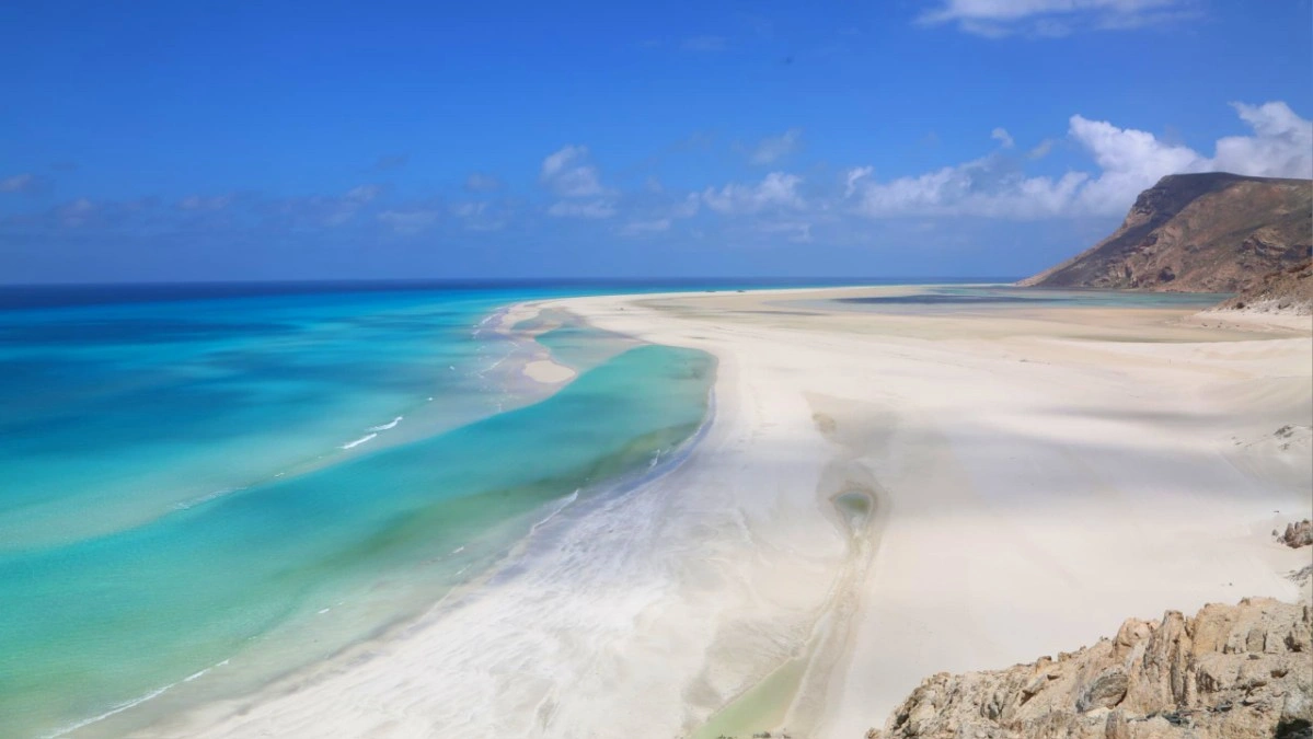 Detwah Lagoon and white sand beach in Socotra